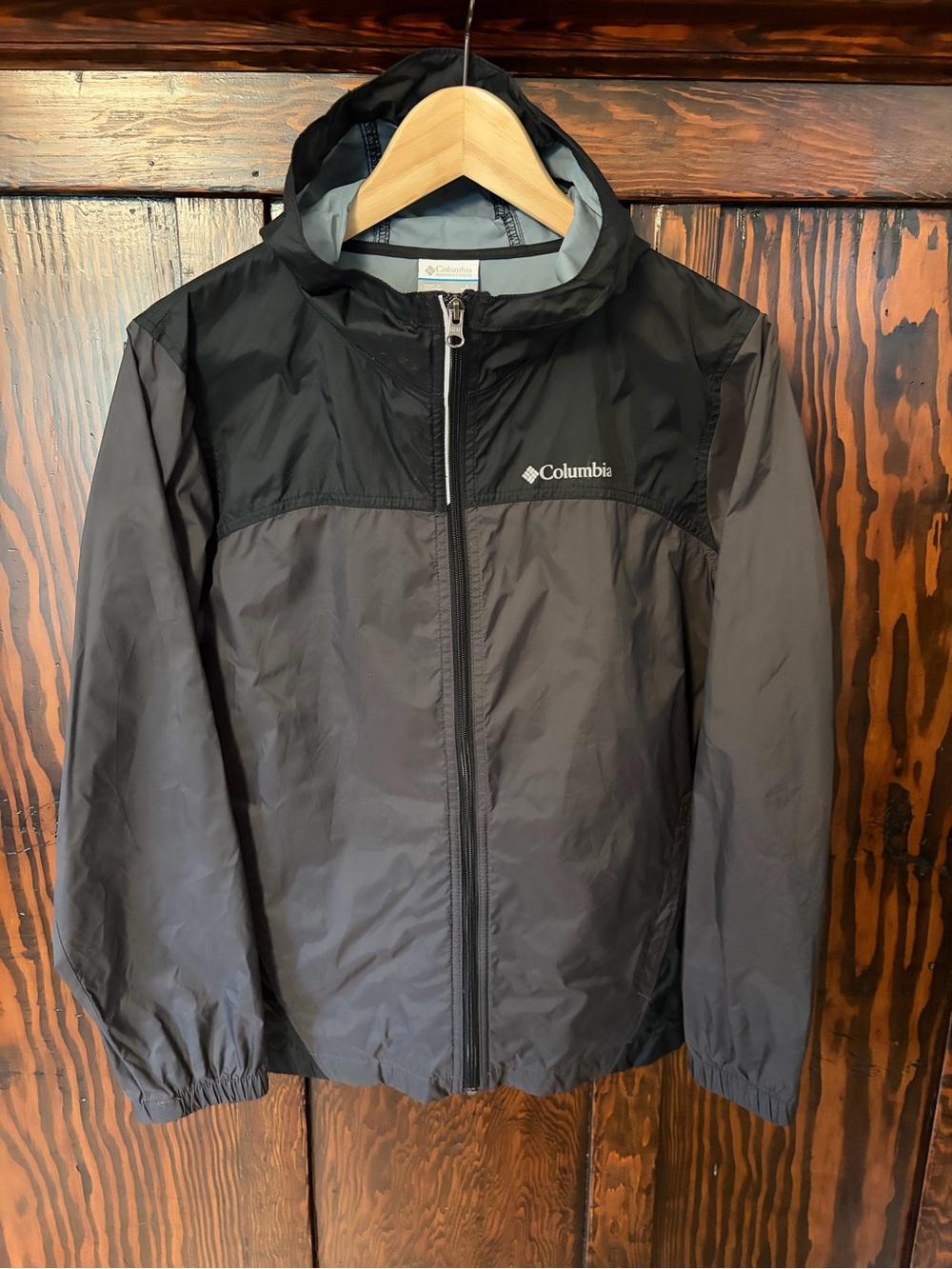 Columbia Women’s Hooded Rain Jacket in Black and Gray
